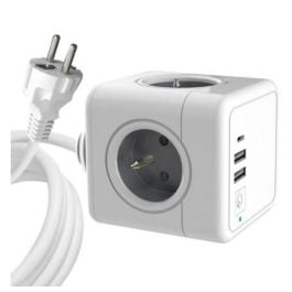 MicroConnect 3-4 veis strømfordeler med USB-porter, 1,5 m, type E, hvit, 1 Stykk, SEN-947