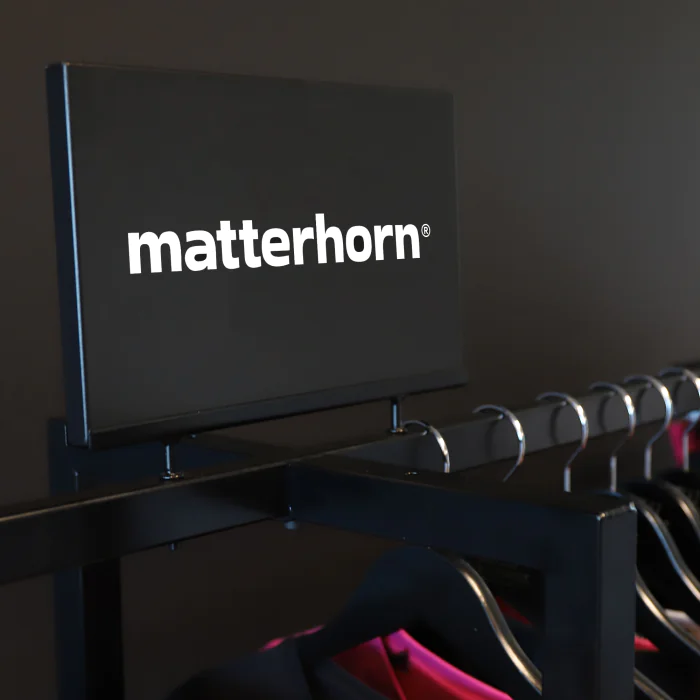 Matterhorn Garment Display Logo Sign – Elegant, Professional(1001717, Svart, 0, 1 plagg Vis logoskilt, størrelse-Gratis størrelse)