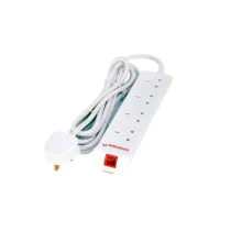 MicroConnect 4-veis UK overspenningsbeskyttet strømfordeler 2-5M Hvit, 1 Stykk, SEN-379